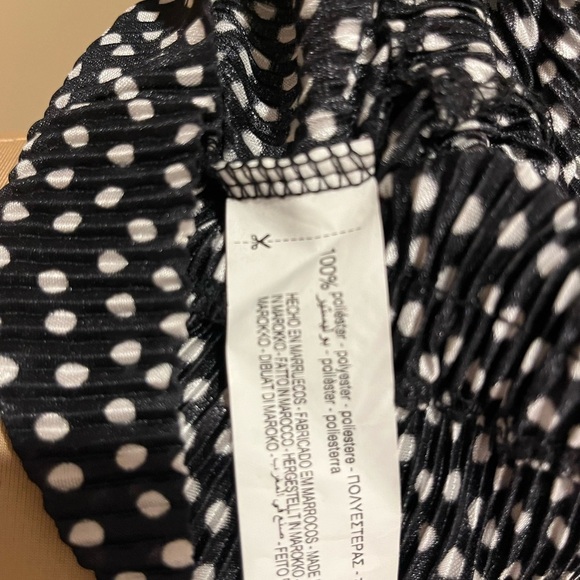 Zara black and white polka dot cinched waist front wrap top, size medium - Picture 5 of 5